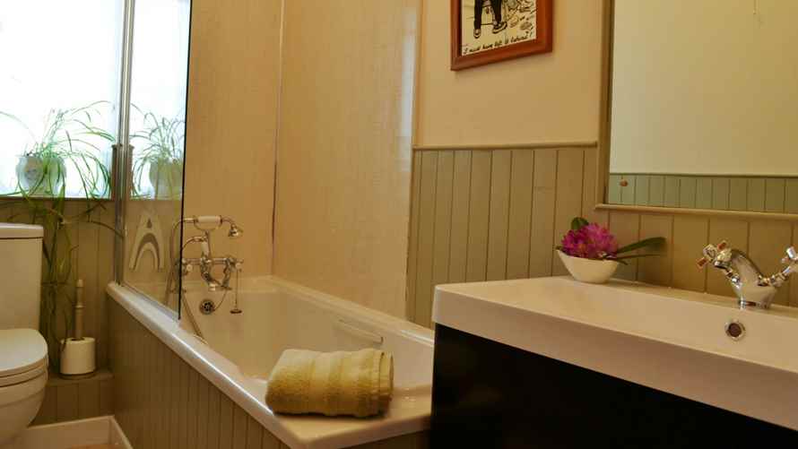 shepherd's cottage bathroom,Tarbert argyll